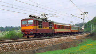 CSD 372 006 at 03.05.1992 nearby Oberau hauling D 375 "VINDOBONA" Berlin - Prague – Vienna