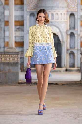Georges Hobeika: Das visuelle Defilee Ready to Wear Spring Summer Collection 2022 | Diese herrliche Frühjahr Sommer-Kollektion des libanesischen Designers Georges Hobeika möchte ich Euch natürlich nicht vorenthalten | Stil & Eleganz in seiner schönsten Form | Hot Port Life & Style | 30+ Style Blog