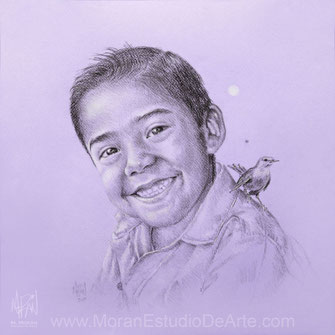 Retrato a carbón de niño sonriendo con pájaro en su hombro en cartulina Novart color morado, dibujo con historia por Morán Estudio de Arte CDMX