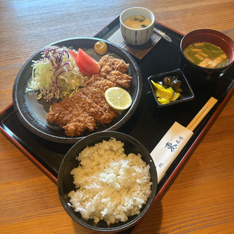 　　　　　　　　　　とんかつ定食