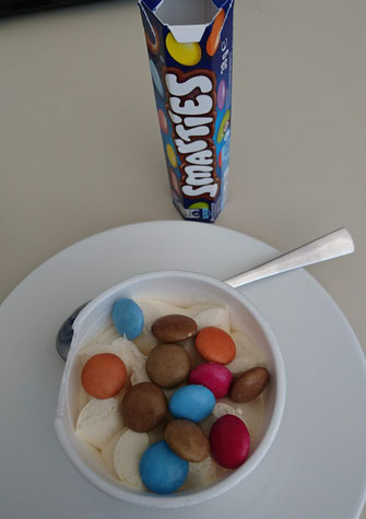 Mmmh, Glace mit Smarties