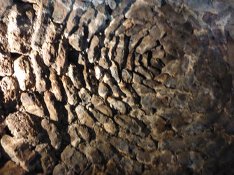 Ein Kraggewölbe (Tholos) ganz aus Stein gefertigt