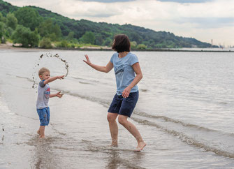 Fotoshootings in Hamburg - Mama und Sohn am Strand