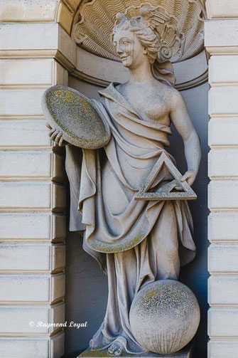 nordkirchen palace mars gate with venus sculpture