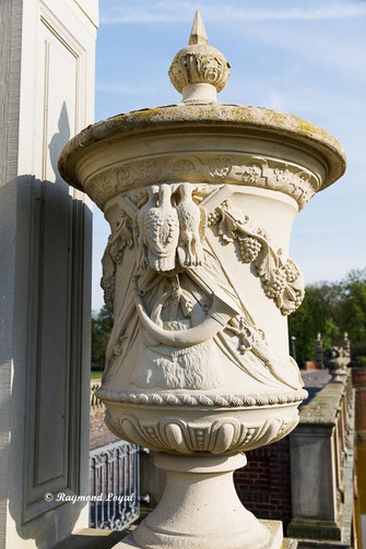 nordkirchen palace lions gate vase sculpture