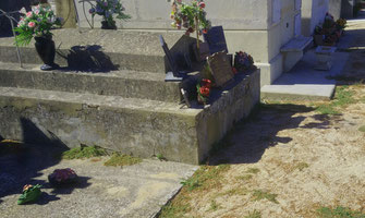 porte-frontale-monument-funeraire-caderousse-vaucluse-pompes-funebres