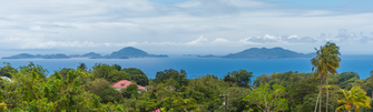 Panoramablick von Trois Rivières auf die Saintes Inseln, Dominique, Martinique © Guillaume Aricique, 2021,Comité du Tourisme des Îles de la Guadeloupe CTIG