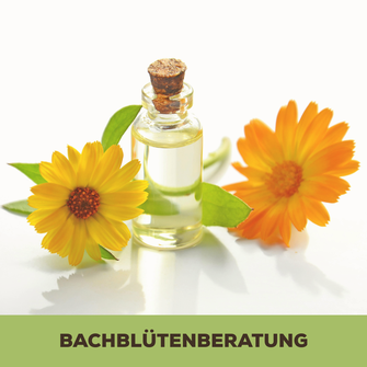 Man sieht ein Öl-Fläschchen und Blüten