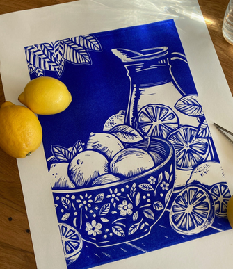 Linolschnitt von einer Schale Zitronen und Limonade