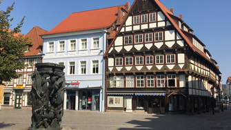 Skulptur: Öffnung des Eisernen Vorhangs vor Bügerhaus