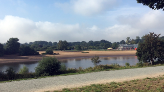Blick vom Osterdeich auf den Weserstrand
