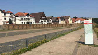 Mauer gegen Überschwemmung