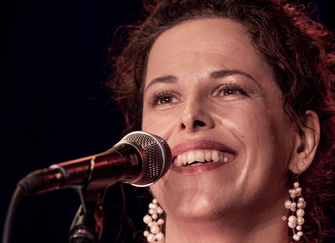 AnneMarie Hoeller Sängerin Concerts & vocal retreats Konzerte Wohnzimmerkonzerte