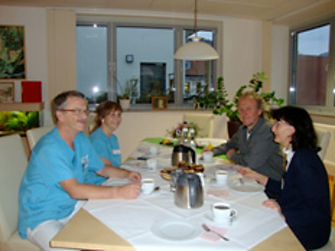 Anschließender "Kaffeeklatsch" (Schw. Sandra 2. v.li.)