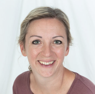 DGKP Angelika Kofler-Gutfertinger, Msc.N./IBCLC (DGKP, Eltern-Kind-Beraterin, int. zert. Stillberaterin, Pflegewissenschafterin, Cranio-Sacral-Therapeutin)