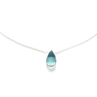 Klassisches Schmuck Design aus der Designwerksatt perlenpool in Stuttgart. Zarte kurze Aquamarin Halskette, Silber Kette mit Stein, Steintropfen