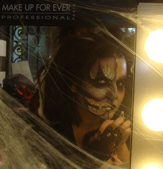 Maquillaje con sangre, colmillos, heridas, envejecimientos, latex en Zaragoza, maquilladora profesional Zaragoza, maquilladora de bodas Zaragoza, maquilladora a domicilio Zaragoza.