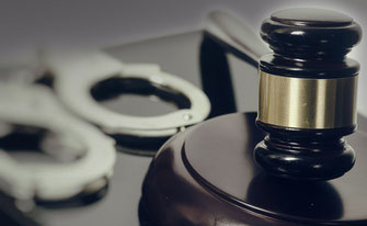 裁判所、逮捕、手錠、