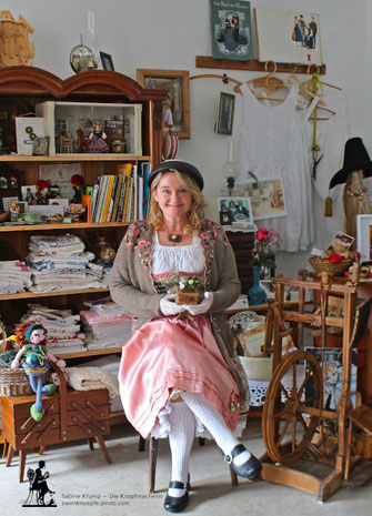 Sabine Krump-Hehenberger, Die Knopfmacherin; Leiterin des Zwirnknopf Museum in Pregarten