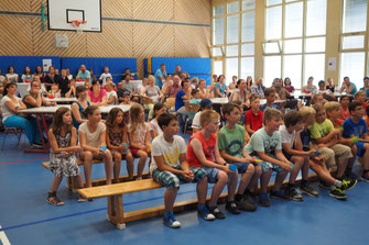 Zum ersten Mal in der neuen Schule...