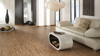 Laminatböden sind in vielen Designs erhältlich: Holz-, Stein- und Metalloptik © holz-direkt24.com - Wohnhäuser - Einfamilienhäuser - Fußbodenbelag, Bauen, Planen