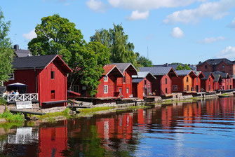 Historische Gebäude in Blockbauweise am Flussufer in Porvoo, Finnland - Bild von LUM3N auf Pixabay 