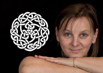 Marion Wiesler mit keltischem Knoten