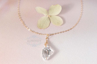 asymmetrischer kristall anhänger mit vergoldeter halskette 