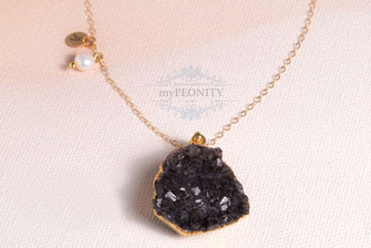 Unique Piece schwarze Geode Buchstabe