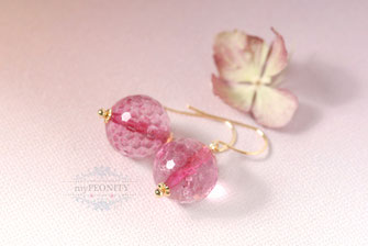 Glaskugeln in zart  Pink vergoldete kurze Ohrringe