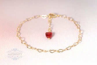 Zartes Herzarmband rotes Herz mypeonity