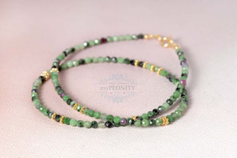 Dunkelgrüne Rubin-Zoisit Halskette