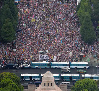 国会議事堂100万人デモ
