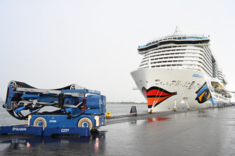 Die AIDAnova ist das erste Kreuzfahrtschiff an der neuen Landstromanlage in Kopenhagen im Juni 2025. Foto: Aida/PR