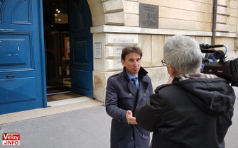 Pascal Thévenot à la sortie du Tribunal de Versailles.