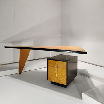 Italian Rationalist Cabinetmaker  Desk  Maple, Lacquer, Lucite  Italy, 1949-52 PN.Moder pnmodern