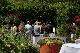standesamtliche Trauung im Rosengarten in Bad bellingen