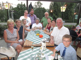 V.l.n.r.: StRin Eva Hollerer, Dr.in Erika Resch, Annermarie Haselmayer, Andrea Bergmaier, GR Mag. Klaus Bergmaier, Vizebgm. Gottfried Haselmayer, GR Alfred Friedl, GRin Tanja Reiter, Gabriela Rolea, Bgm. Prim. Dr. Reinhard Resch, Paul Bergmaier. Foto: zVg