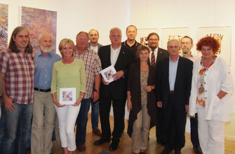 V.l.n.r. Heinz Körner (Galerist), Herbert Kraus, StRin Eva Hollerer, Erwin Rockenbauer, Erich Handlos, Bgm. Prim. Dr. Reinhard Resch, Erich Karner-Lilienfeld, Ingrid Loibl, GR Mag. Klaus Bergmaier, Obmann Karl Heigel, Erwin Ginner, Anna Lore Konvicka. 