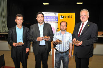 Bürgermeister Dr. Reinhard Resch mit den Vertretern der albanischen, bosnischen und türkischen Glaubensgemeinschaften. (v.l.n.r: Fejzula Ali, Abdulraman Sali, Kemal Yaya und Bürgermeister Dr. Reinhard Resch). © Stadt Krems