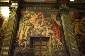 Intérieur de la cathédrale de Vic avec les peintures de Josep Sert 