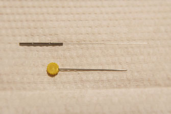 当治療室では極細鍼を使用・刺入は極浅く1mm~2mmほどです。