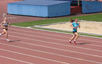 Sabina Słowiak - 2 w swojej serii na 400m z wynikiem 65.09 sek.