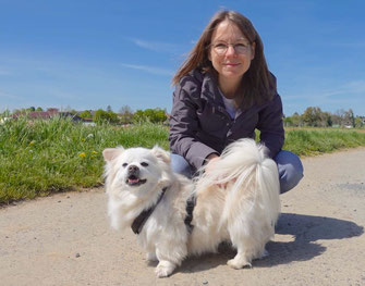 Verena Beau mit ihrem Hund Bobby