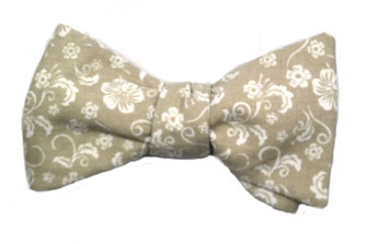 Herren Fliege beige mit Blumenmuster zum binden