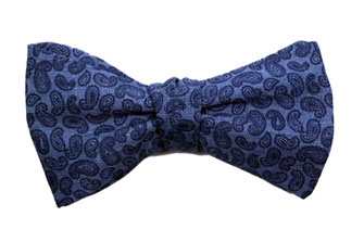 Fliege zum binden in blau - blauem Paisleymuster - Schleife zum selbstbinden