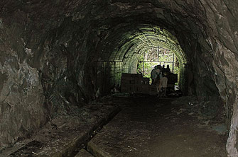 　　　　　　　　発電室用の地下壕。