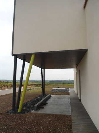 photo d'un massif de jardin contemporain en cours de création à Vallet. Fait par un Concepteur Paysagiste PAYSAGES DE GOULAINE et SARL GAUDIN Emeric à Saint Julien de Concelles près de Vallet, Vertou, Loroux Bottereau, Landreau, Carquefou