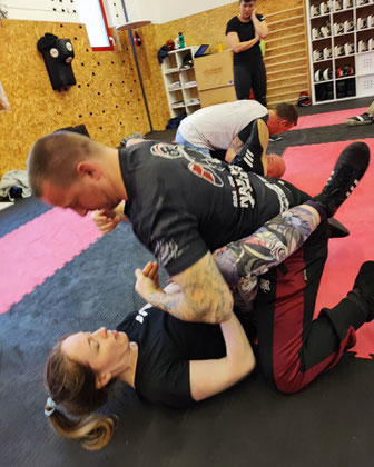 SC Int'l Street Cpmbatives Unarmed Combatives Coach Certification SDA Gym Muay Thai Mettingen Trainerausbildung Selbstschutz Krav Maga Selbstverteidigung