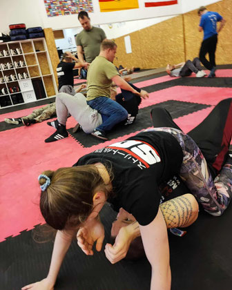SC Int'l Street Cpmbatives Unarmed Combatives Coach Certification SDA Gym Muay Thai Mettingen Trainerausbildung Selbstschutz Krav Maga Selbstverteidigung